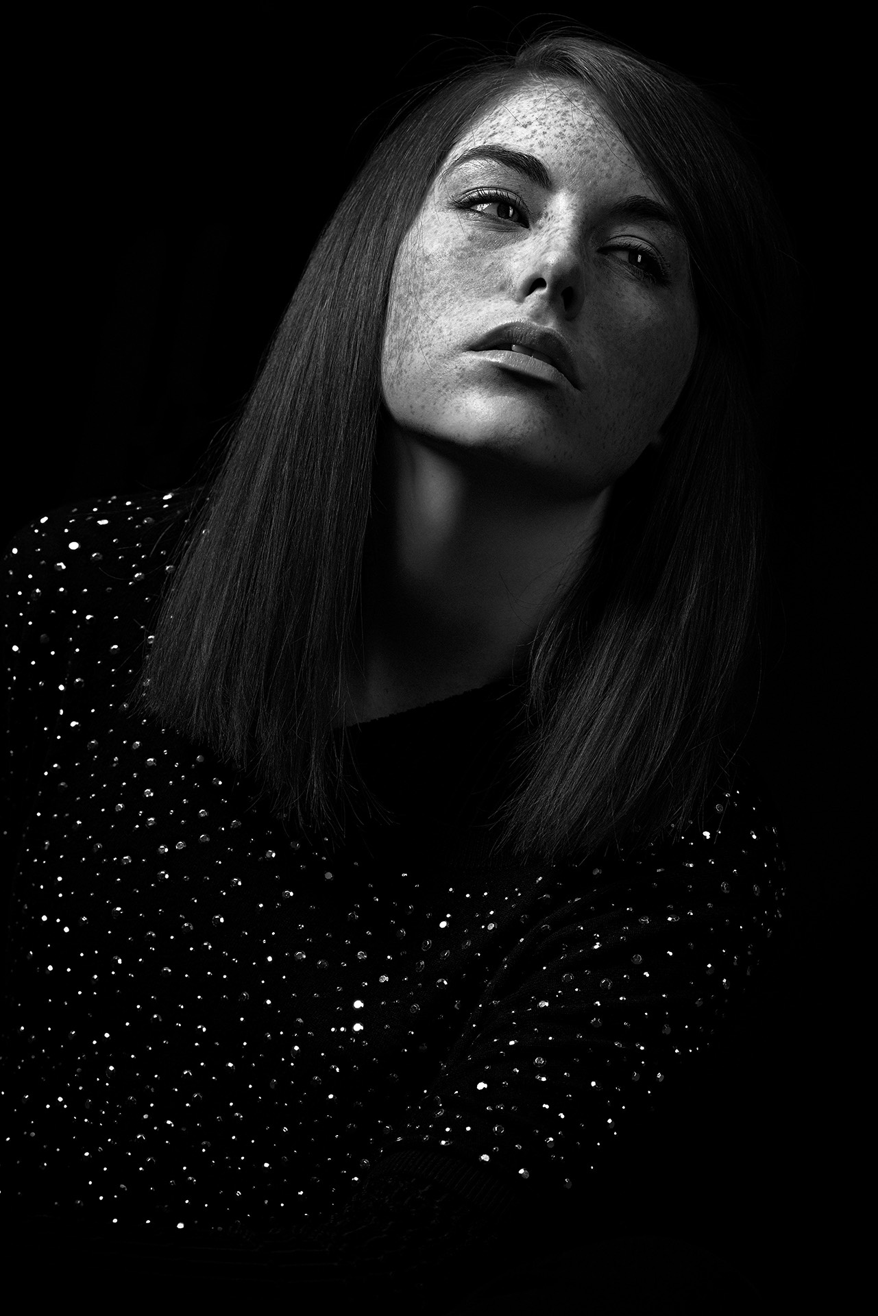 A pure black and white portrait in flash light.